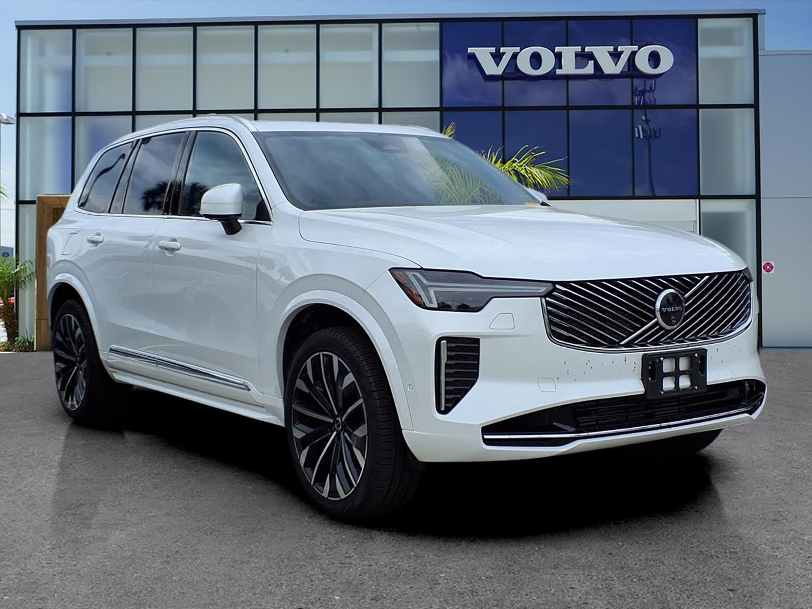 Used 2025 Volvo XC90 T8 Plus AWD/4WD image 1