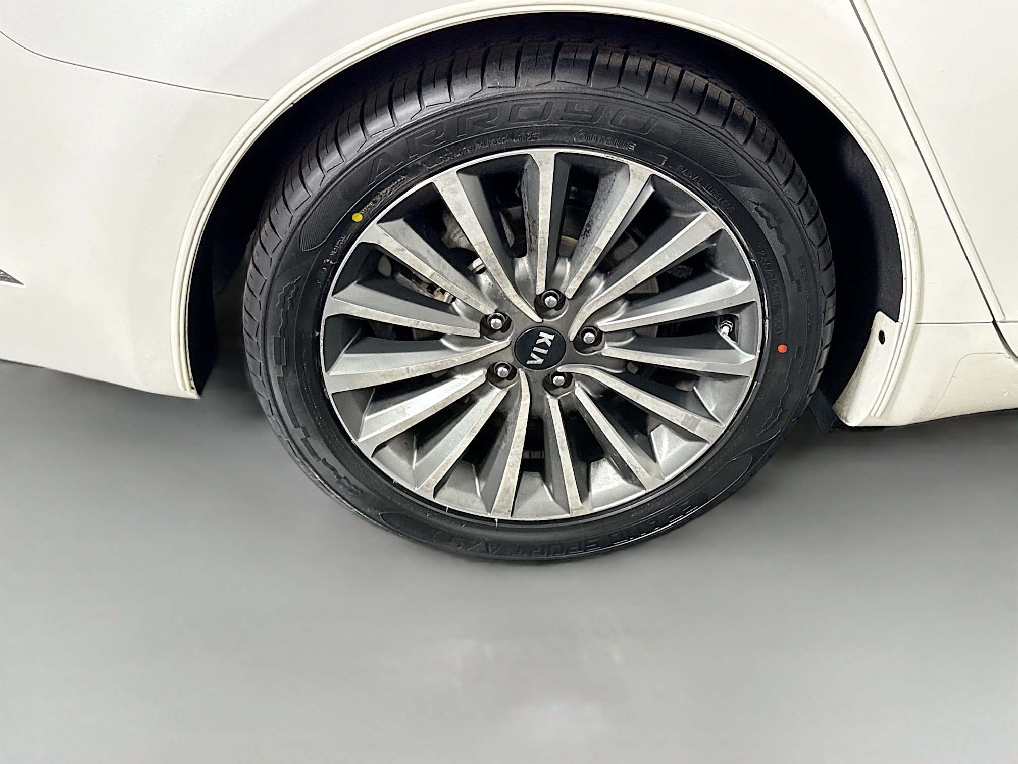 Used 2017 Kia Cadenza Technology image 33