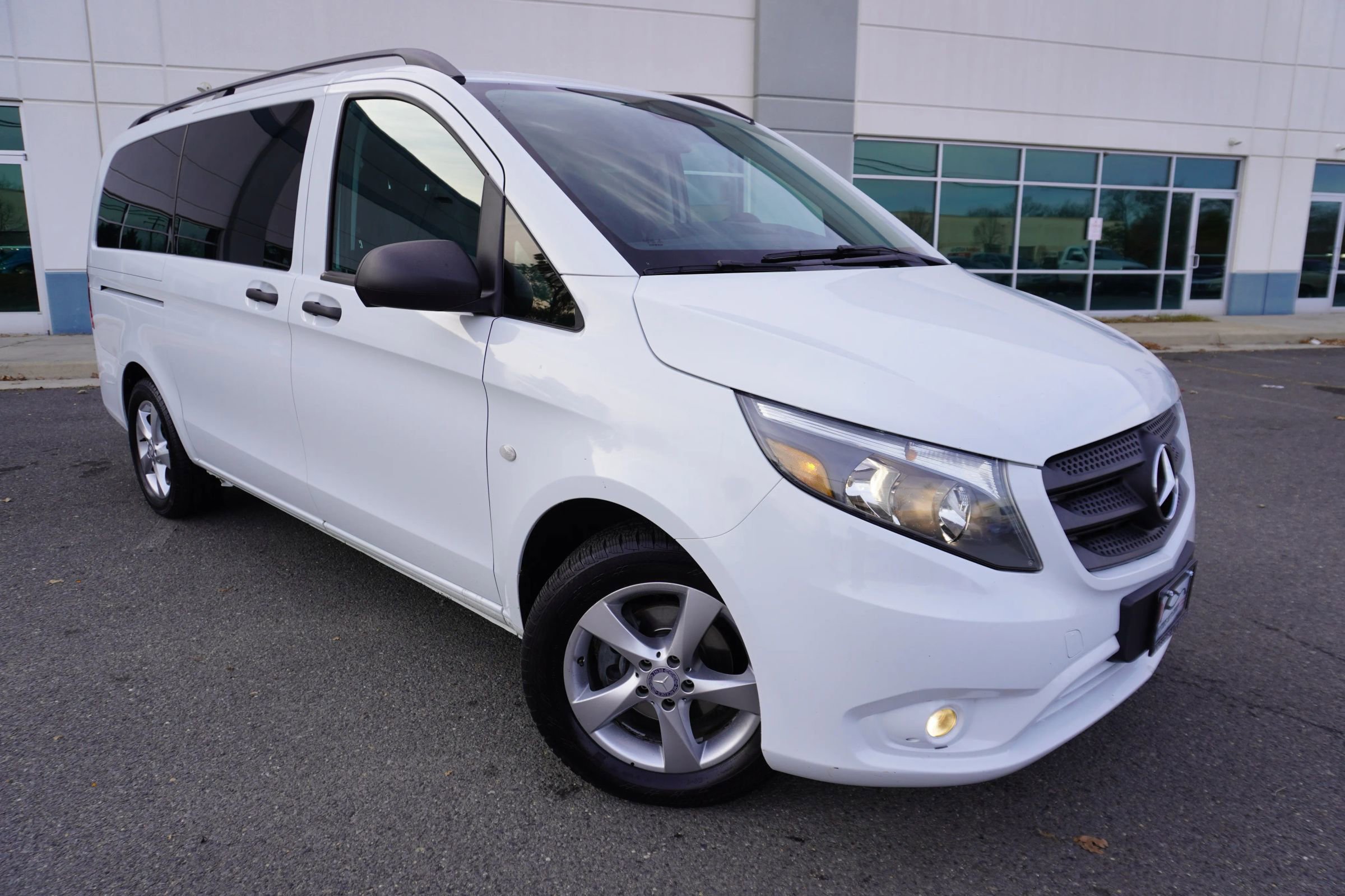 Used 2016 Mercedes-Benz Metris Passenger image 1