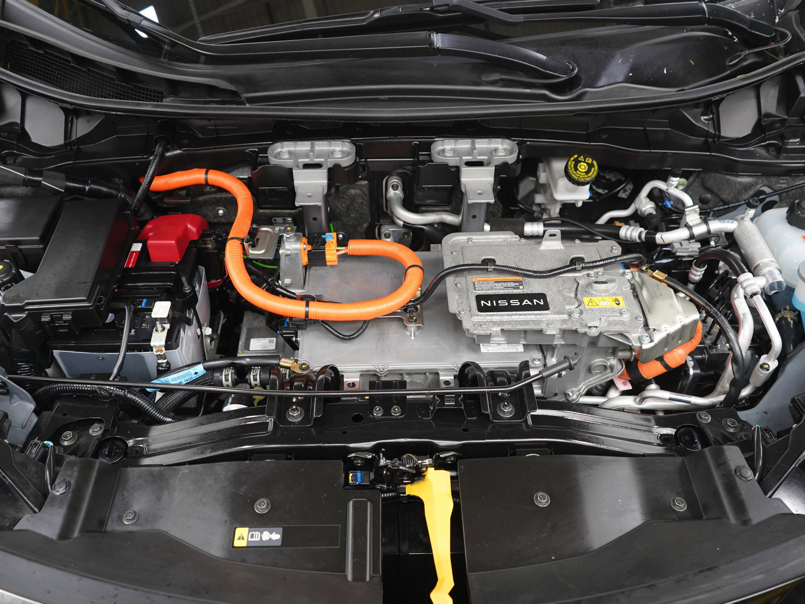 Used 2025 Nissan Ariya AWD image 31