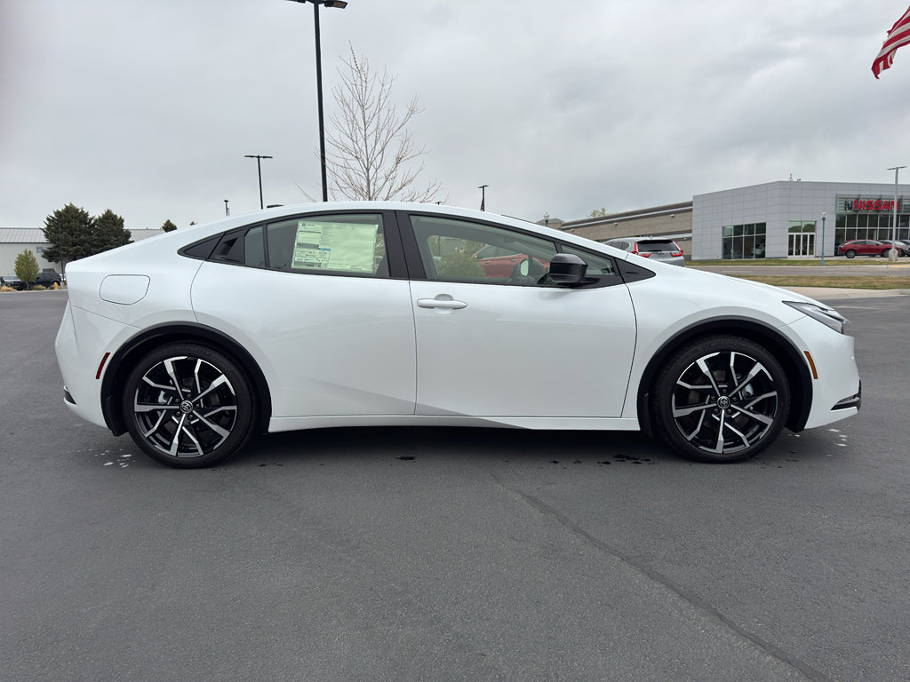 New 2026 Toyota Prius Plug-In Hybrid FWD image 2