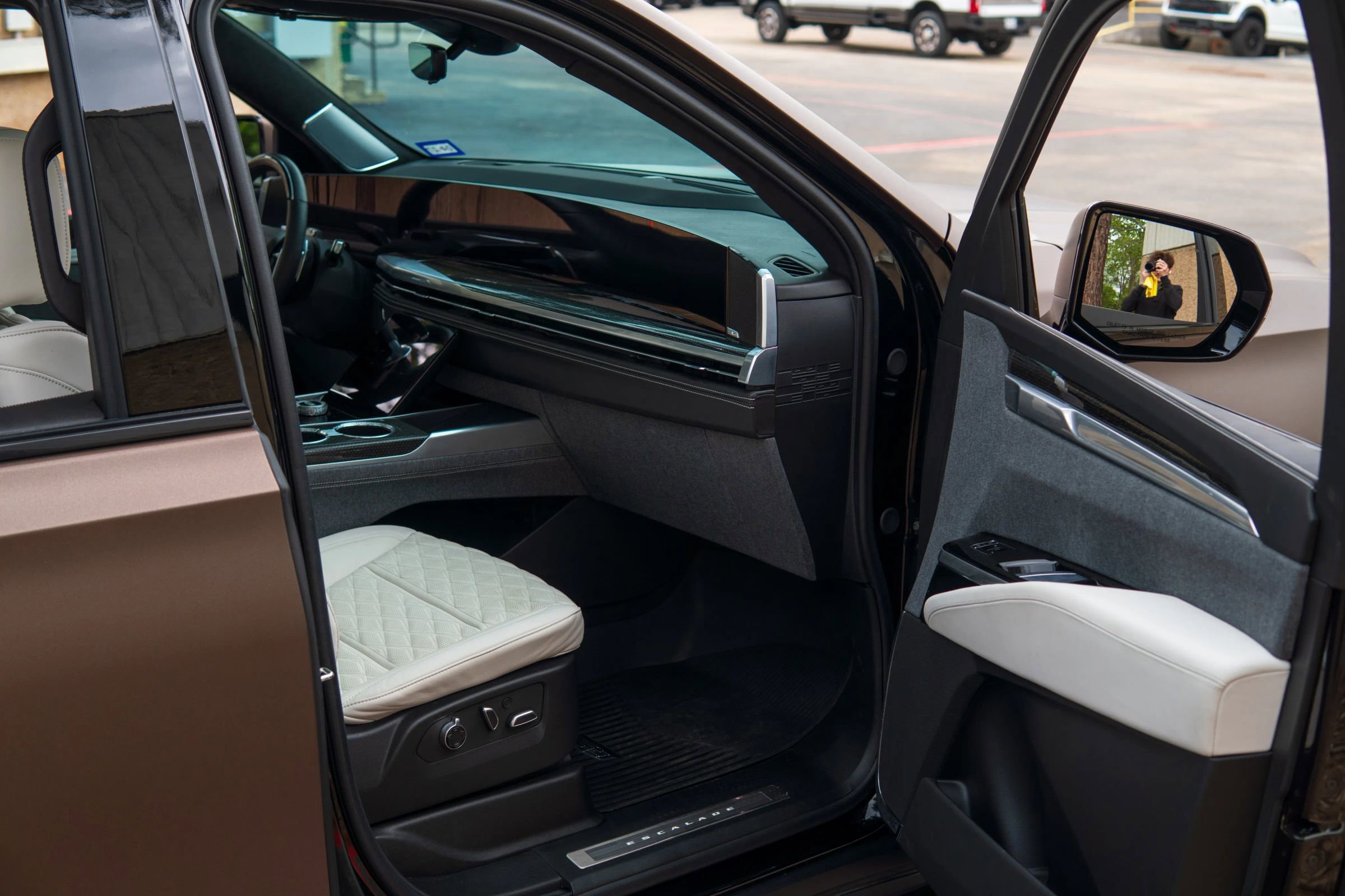 Used 2025 Cadillac Escalade V w/ LPO, Floor Liner Package image 37