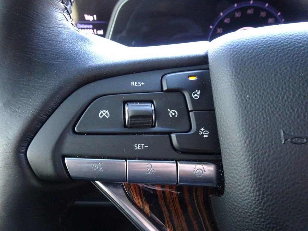 Certified 2024 Cadillac Escalade ESV Premium Luxury image 23