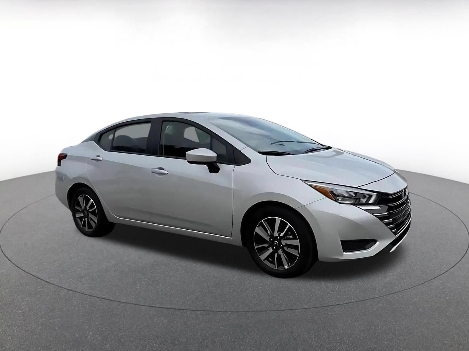 Used 2025 Nissan Versa SV FWD image 2