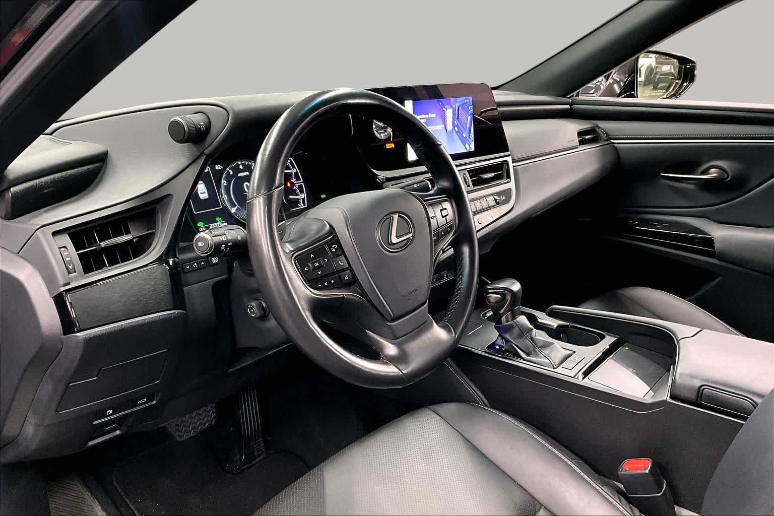 Used 2025 Lexus ES 300h w/ Premium Package FWD image 18