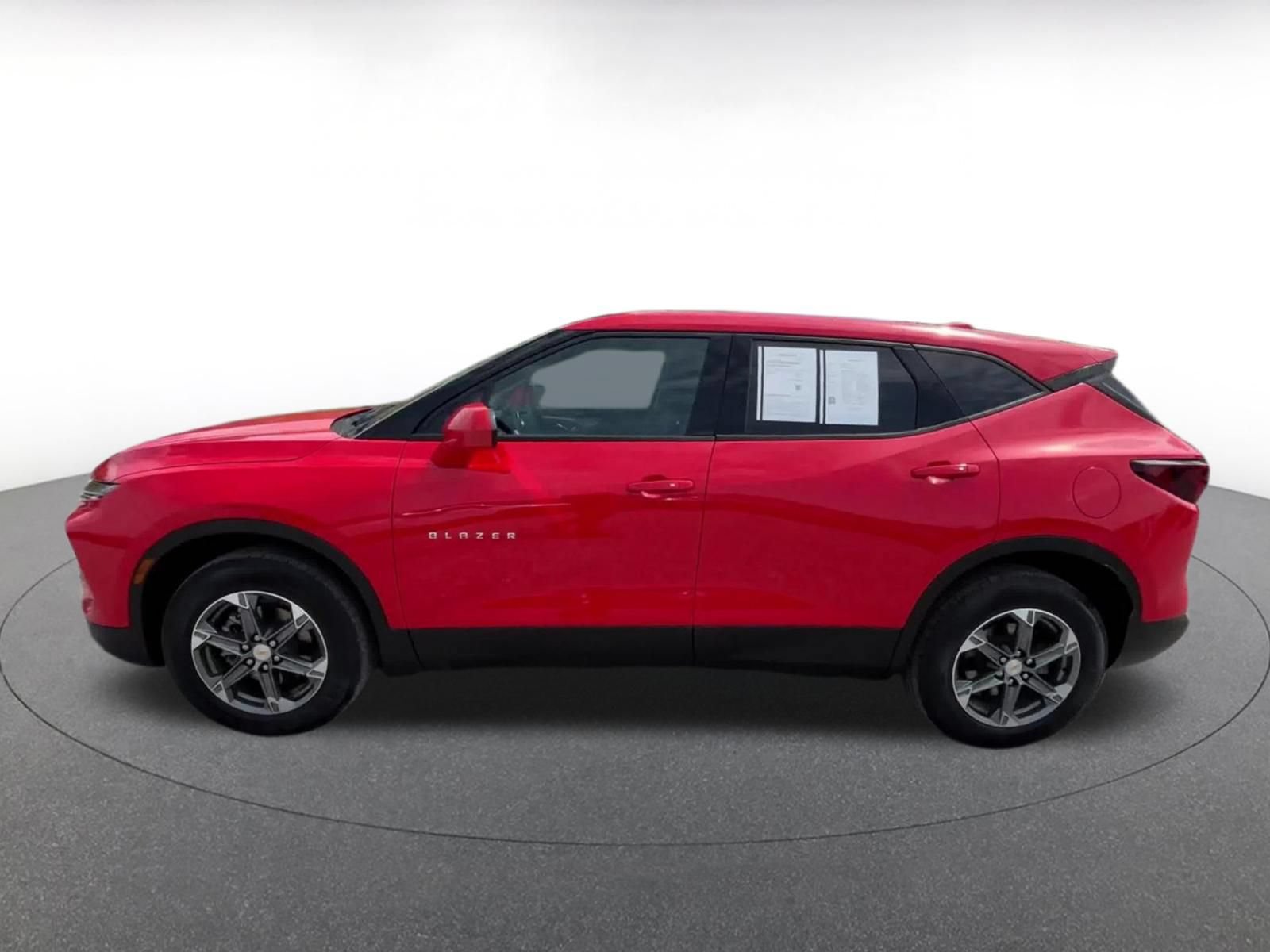 Used 2025 Chevrolet Blazer LT FWD image 8