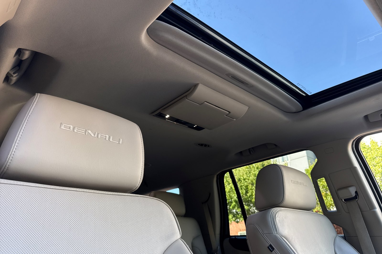 Used 2019 GMC Yukon Denali w/ Denali Ultimate Package AWD/4WD image 22
