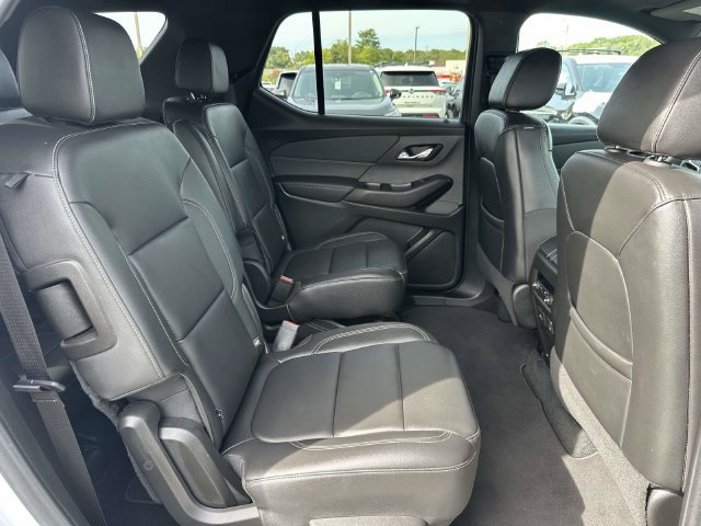 Used 2023 Chevrolet Traverse LT w/ LT Premium Package AWD/4WD image 7