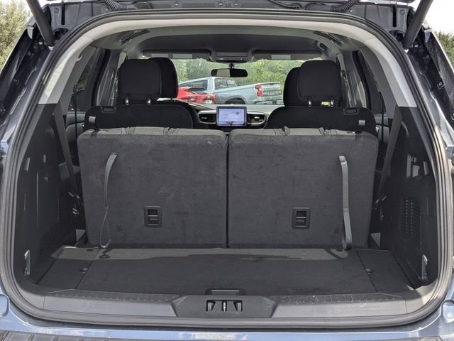 Used 2023 Ford Explorer XLT AWD/4WD image 14