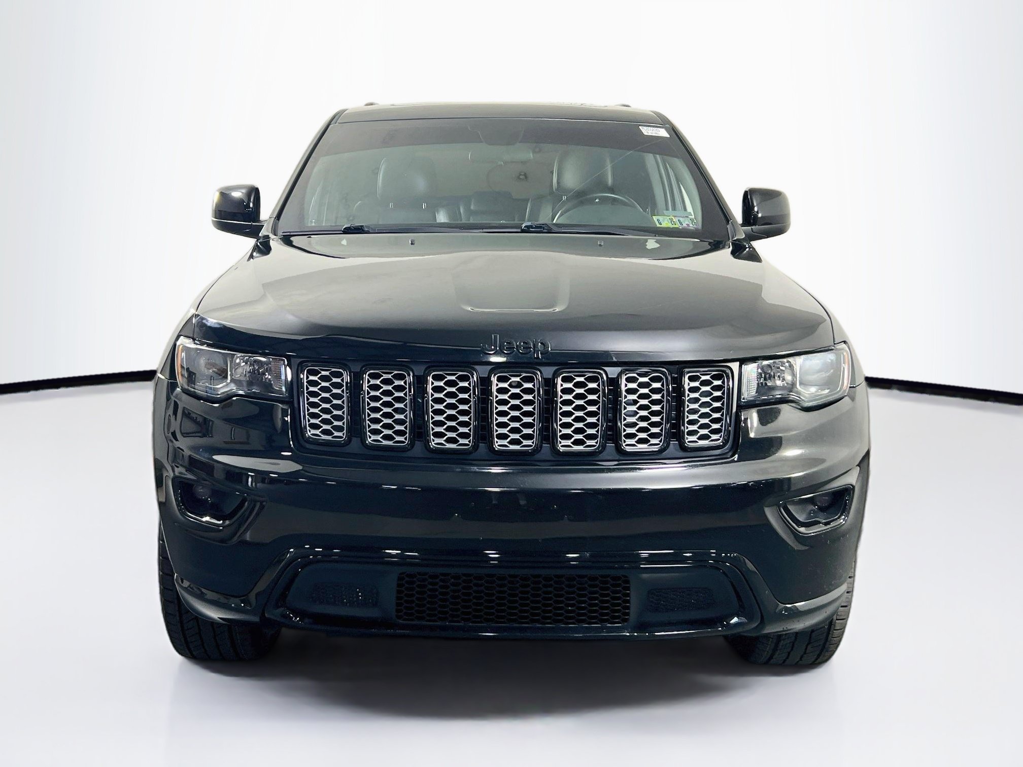 Used 2021 Jeep Grand Cherokee Laredo X AWD/4WD image 2