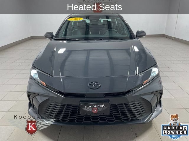 Used 2025 Toyota Camry SE w/ Convenience Package FWD image 2
