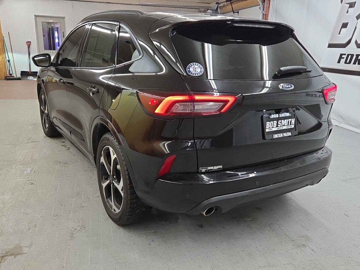 Used 2023 Ford Escape ST-Line Elite AWD/4WD image 4