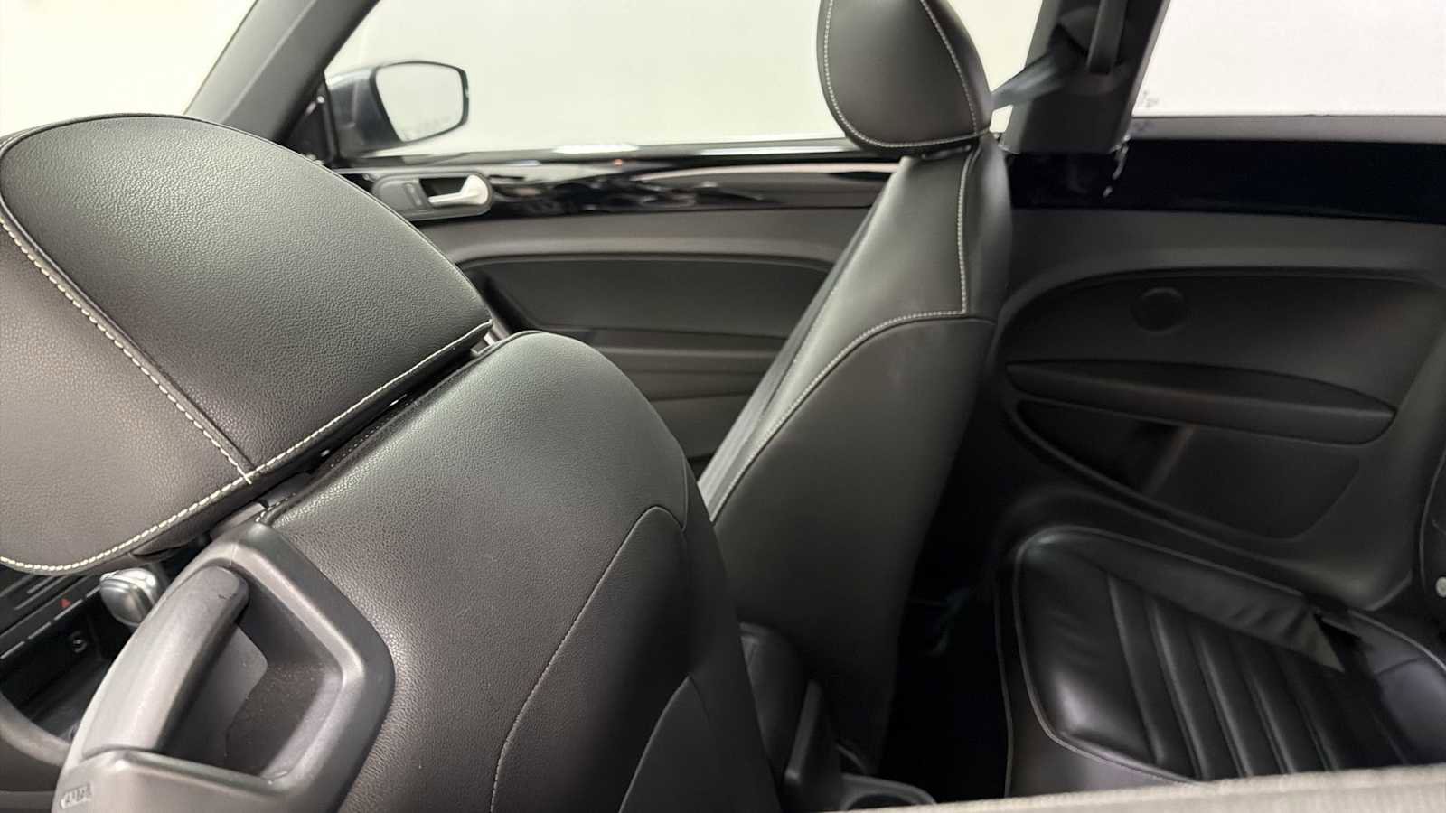 Used 2014 Volkswagen Beetle TDI image 27