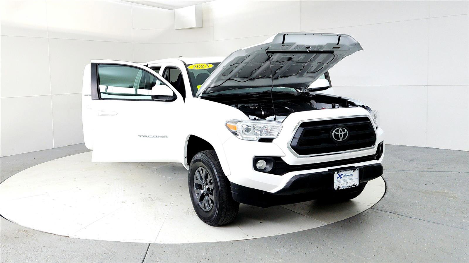 Certified 2023 Toyota Tacoma SR5 image 9