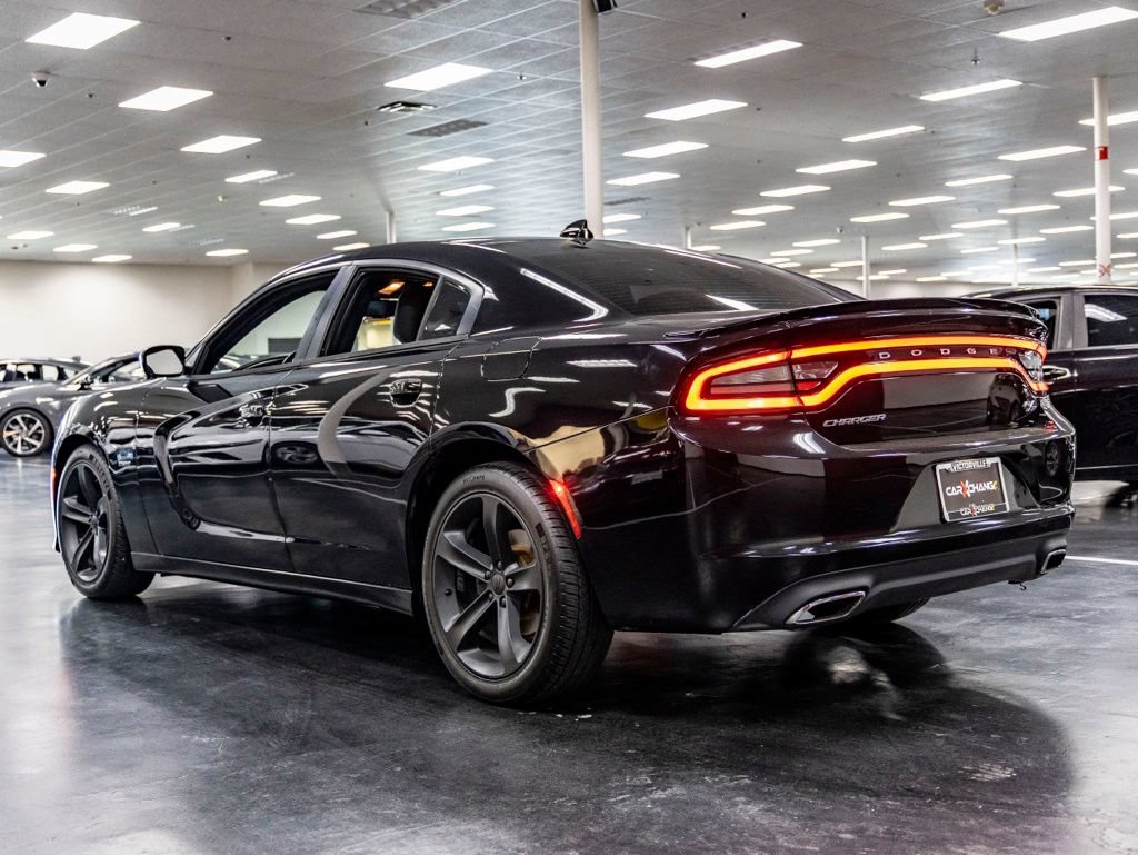 Used 2017 Dodge Charger R/T RWD image 4