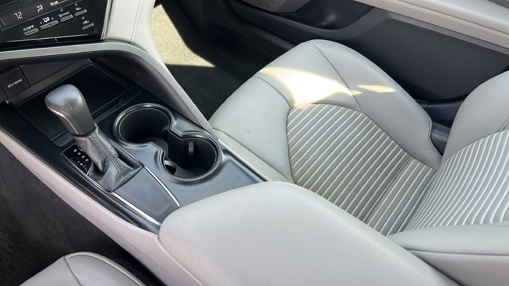 Used 2019 Toyota Camry SE w/ Convenience Package FWD image 15