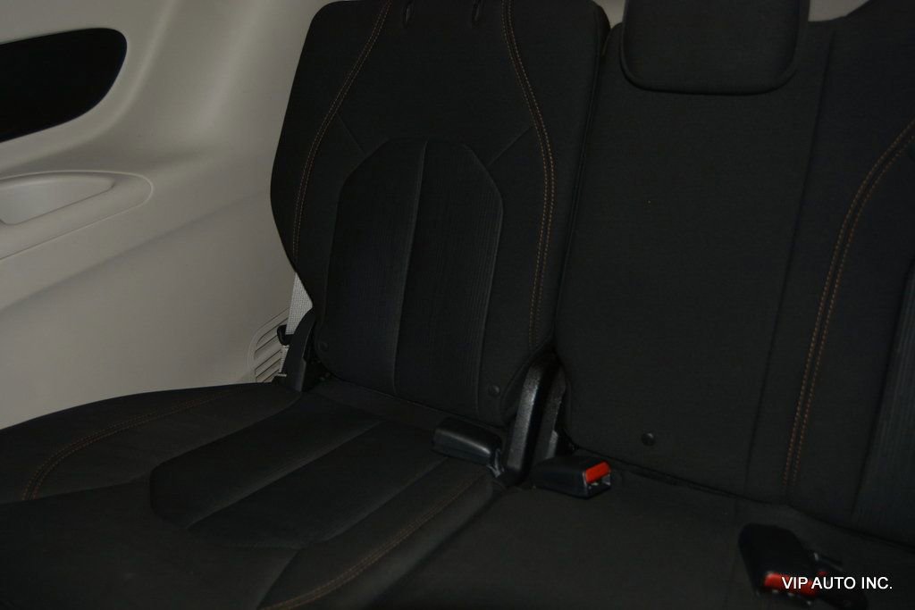 Used 2017 Chrysler Pacifica Touring image 28
