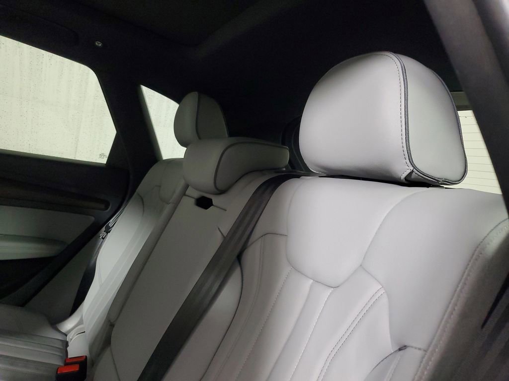 Used 2024 Audi Q5 e Premium Plus w/ Premium Plus Package image 12