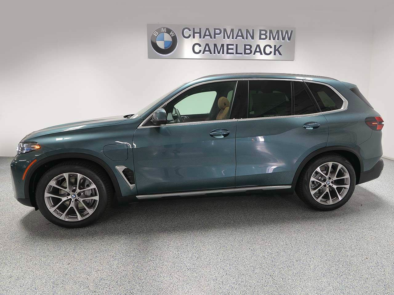 Used 2026 BMW X5 xDrive50e AWD/4WD image 3