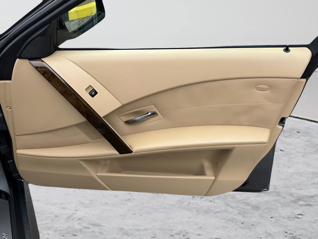 Used 2005 BMW 545i Sedan image 33