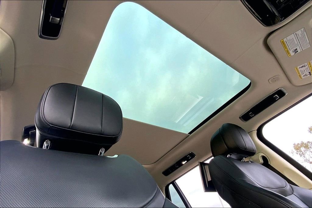 Used 2023 Land Rover Range Rover Long Wheelbase Autobiography image 13