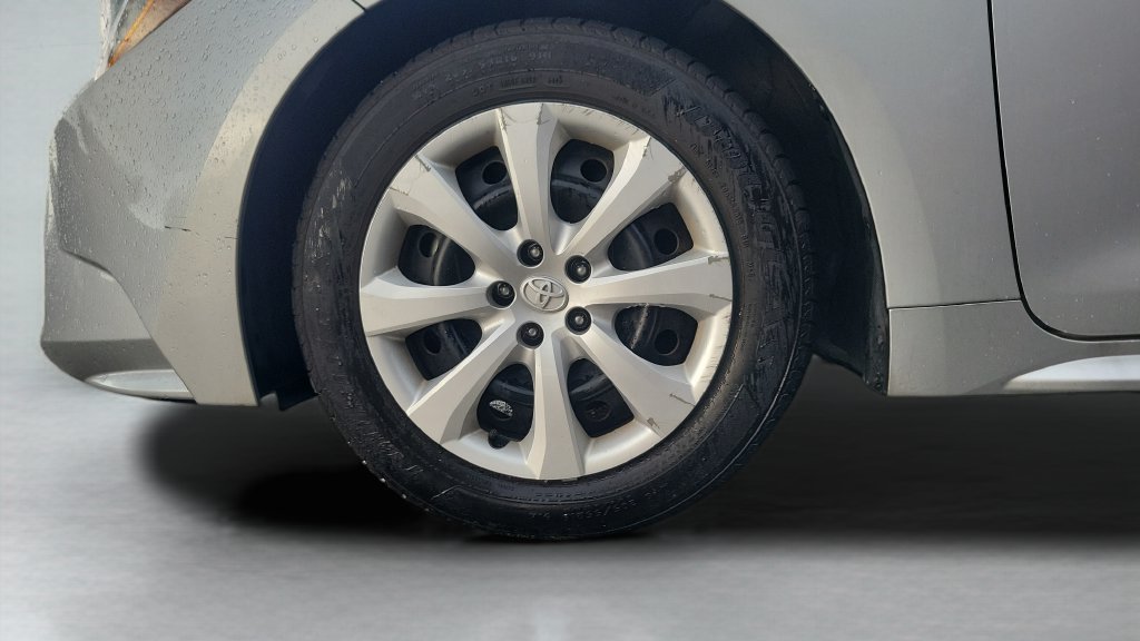 Used 2024 Toyota Corolla LE FWD image 4