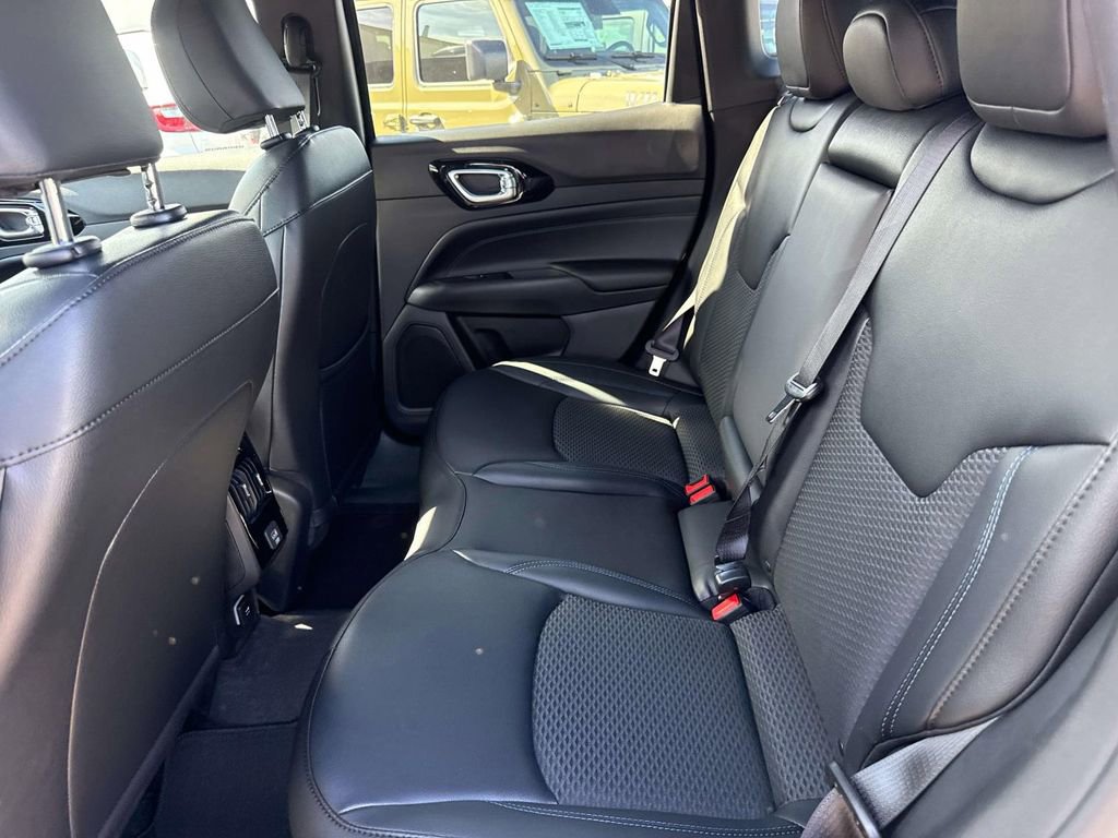 New 2026 Jeep Compass Latitude image 10