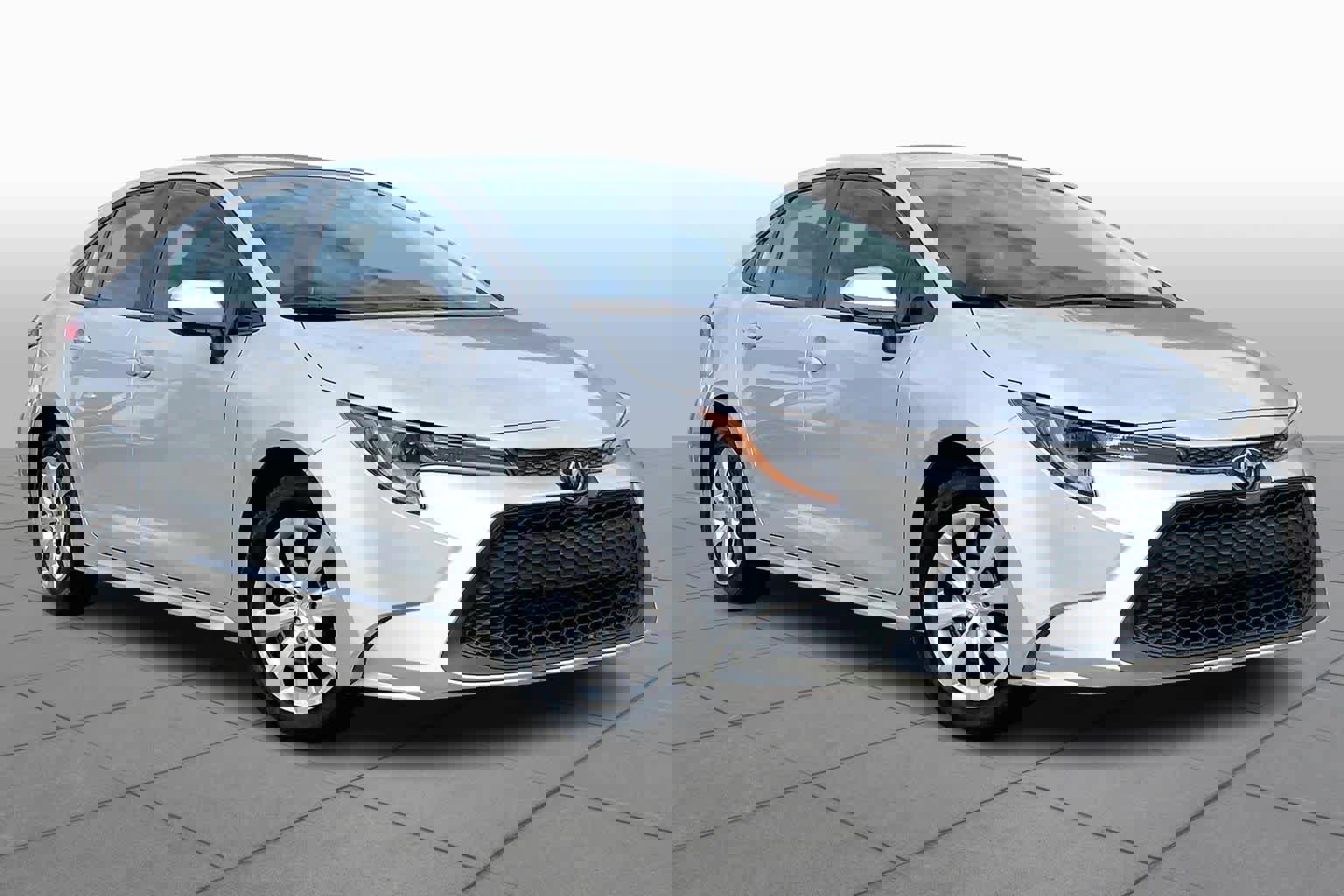 Used 2021 Toyota Corolla LE image 3