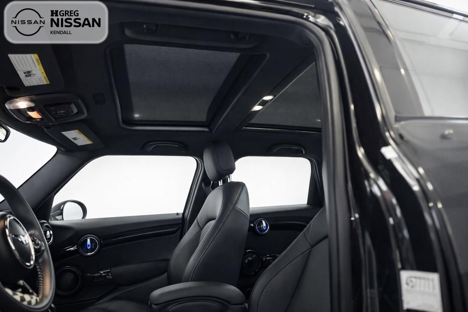 Used 2017 MINI Cooper 4-Door Hardtop image 11