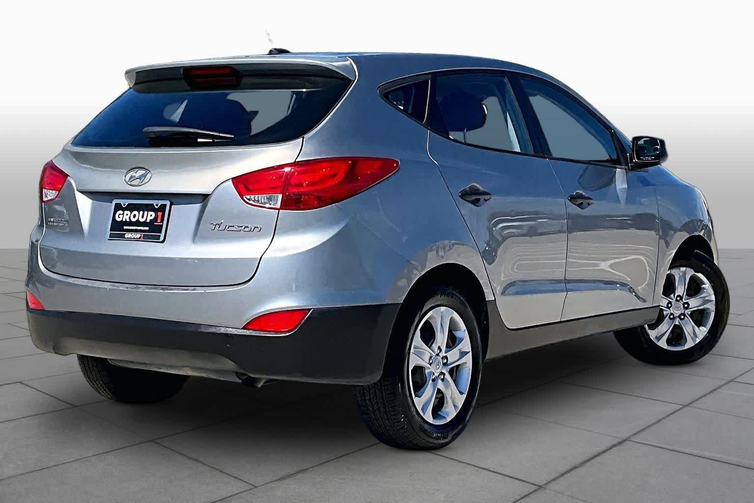 Used 2010 Hyundai Tucson GLS FWD image 12