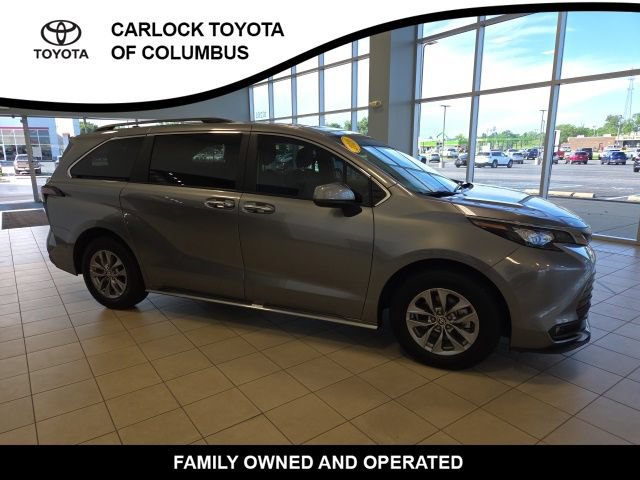Used 2026 Toyota Sienna XLE FWD image 5
