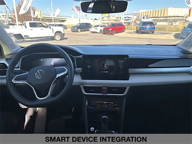 Used 2025 Volkswagen Taos SE image 18