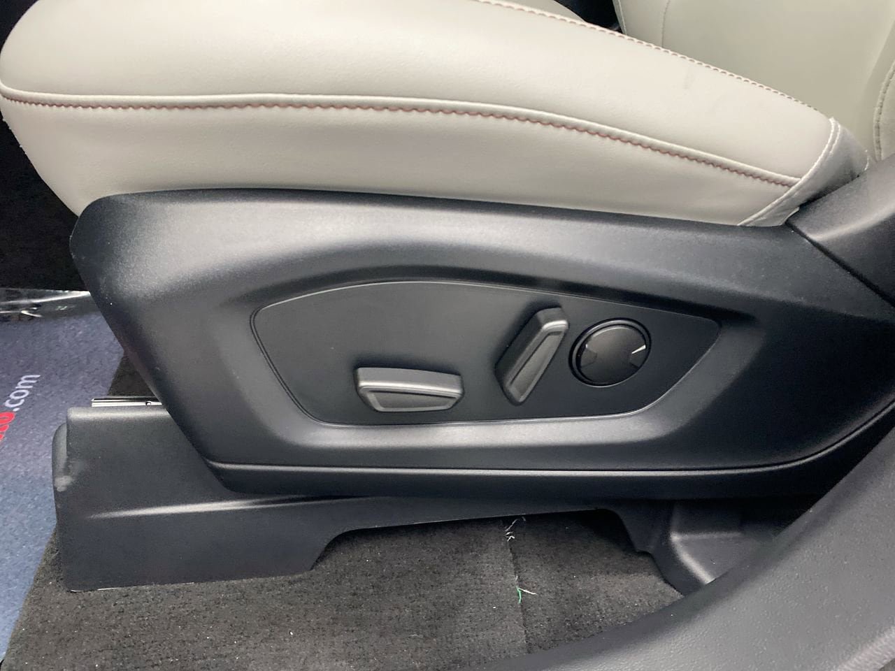 New 2026 Ford Explorer Active w/ Active Comfort Package AWD/4WD image 13