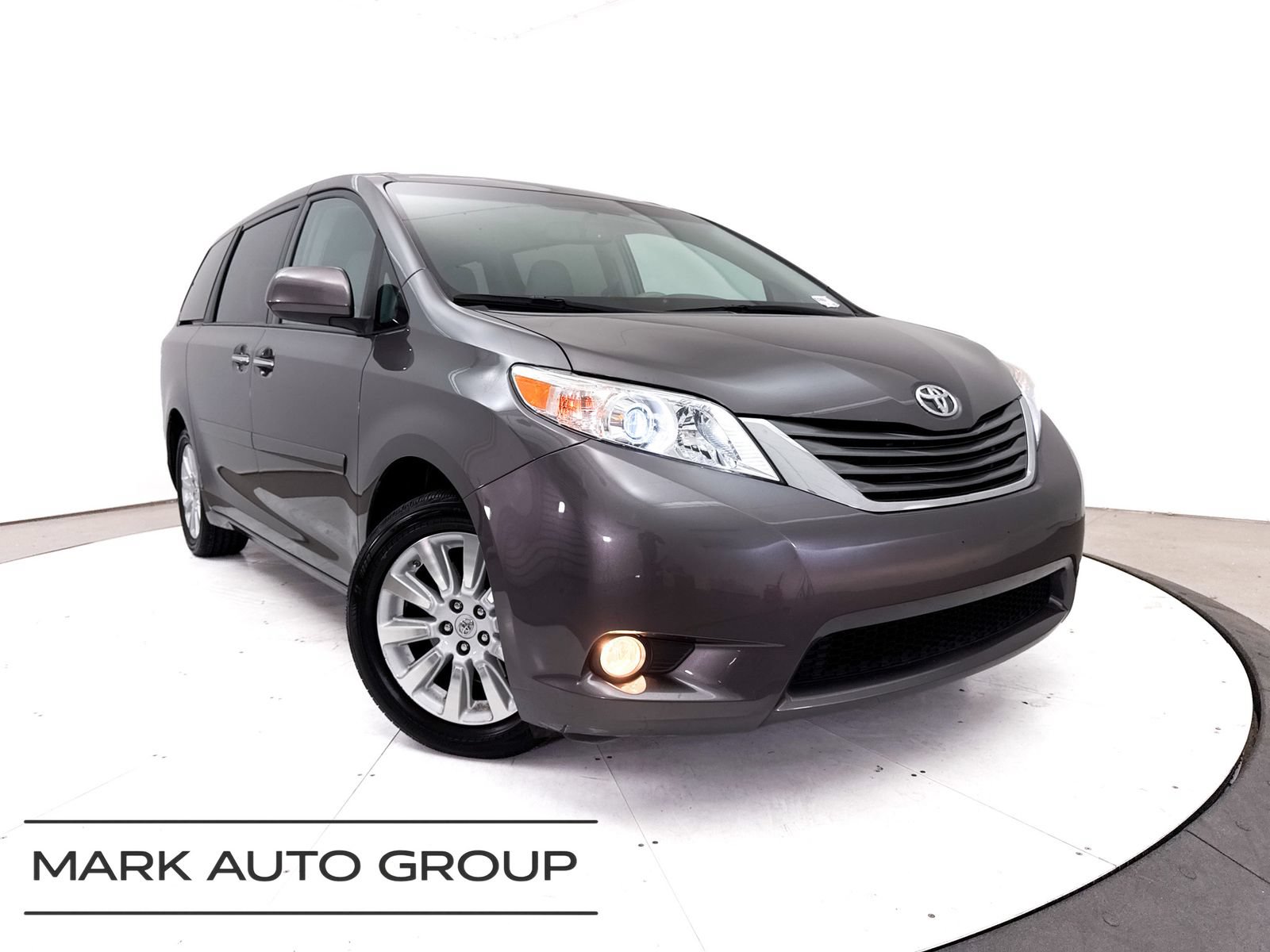 Used 2014 Toyota Sienna XLE w/ XLE Premium Package AWD/4WD image 1