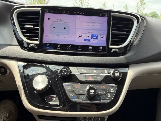 Used 2023 Chrysler Pacifica Touring-L FWD image 37