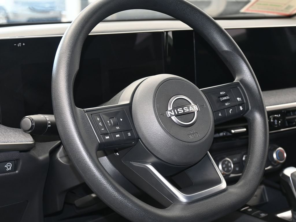 Used 2025 Nissan Kicks SV image 13