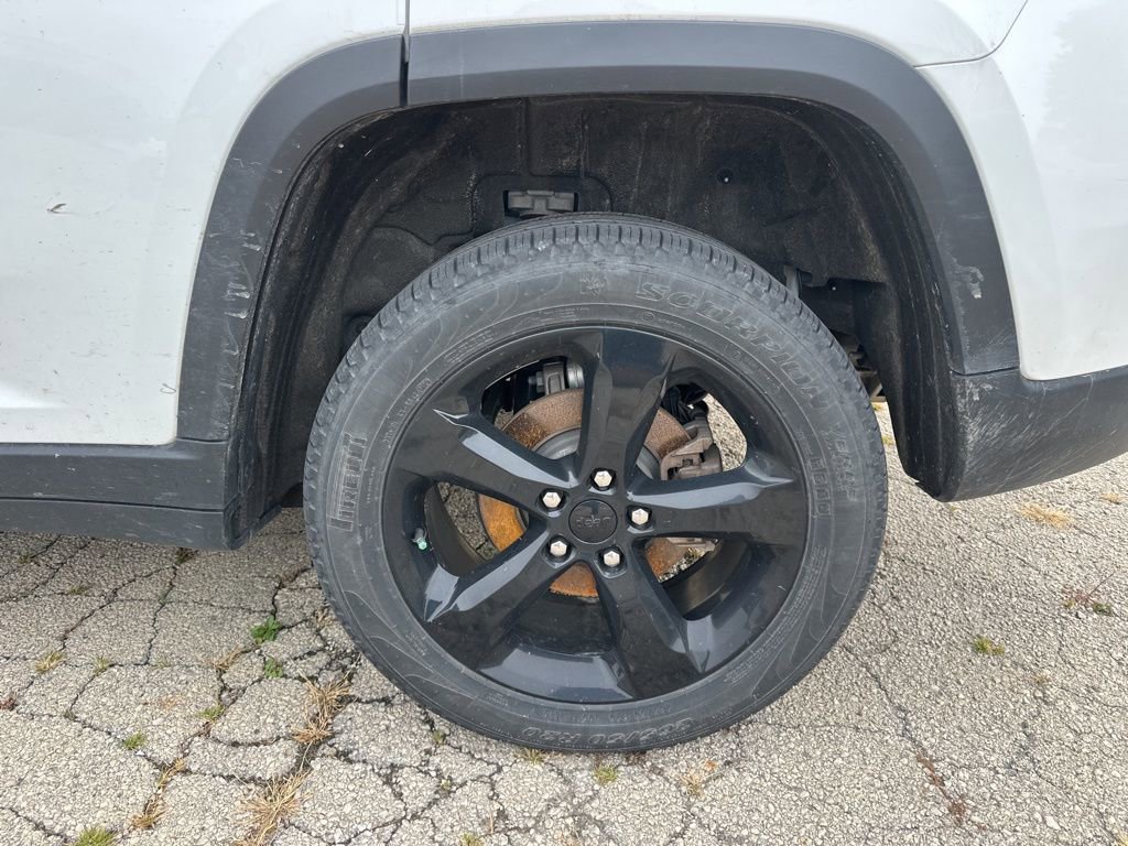 Used 2023 Jeep Grand Cherokee Limited w/ Black Appearance Package image 14