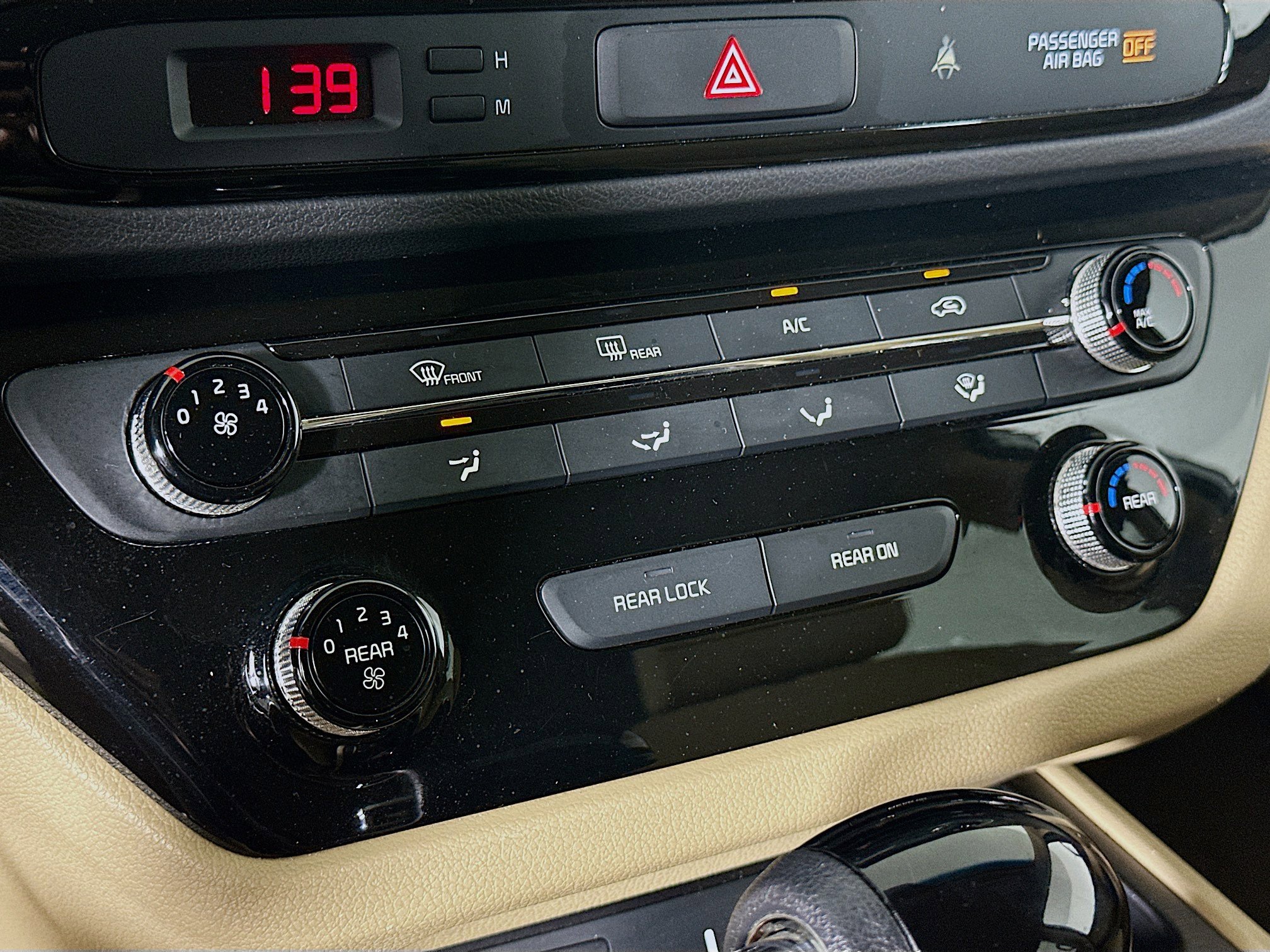 Used 2016 Kia Sedona LX w/ LX Convenience Package image 23