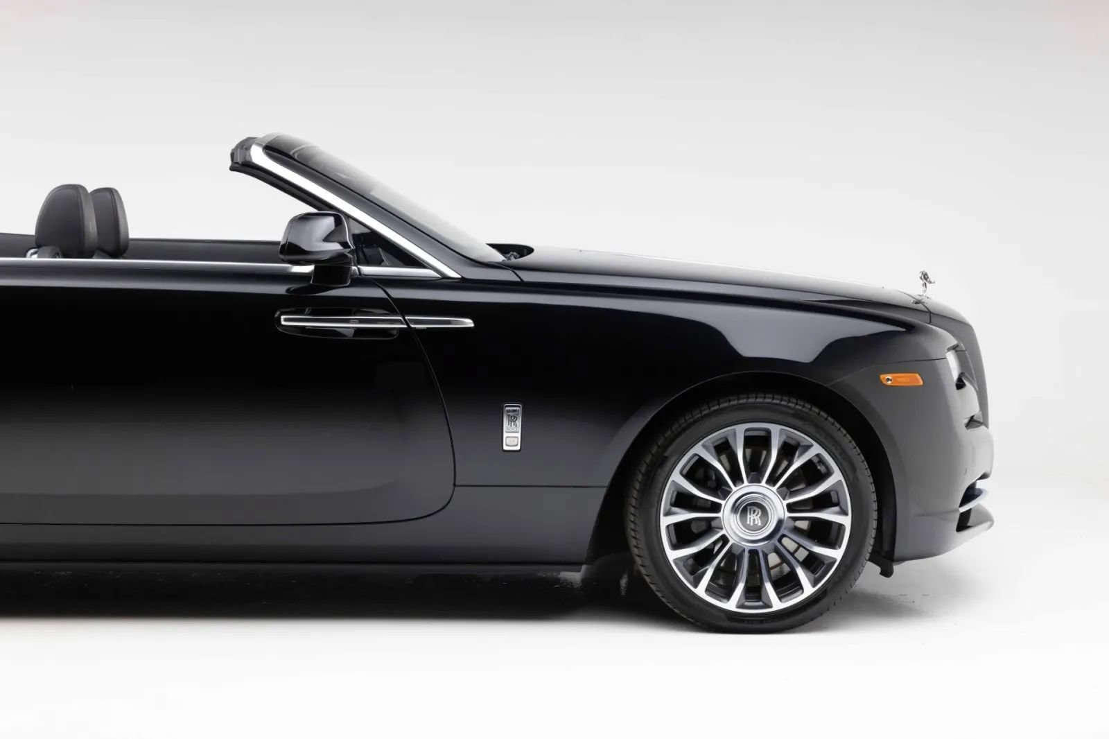 Used 2019 Rolls-Royce Dawn RWD image 35