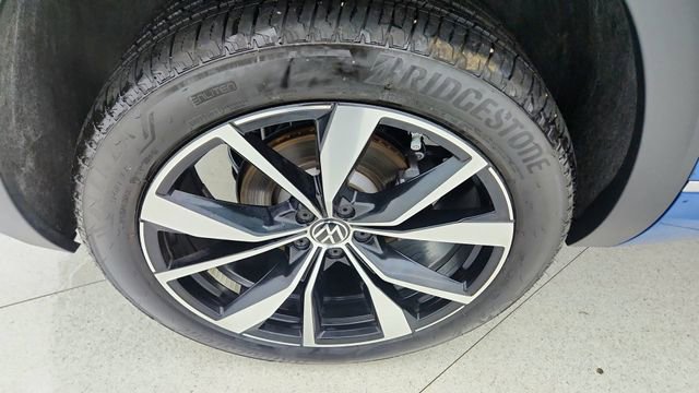 Used 2025 Volkswagen Atlas Cross Sport SEL Premium R-Line AWD/4WD image 58