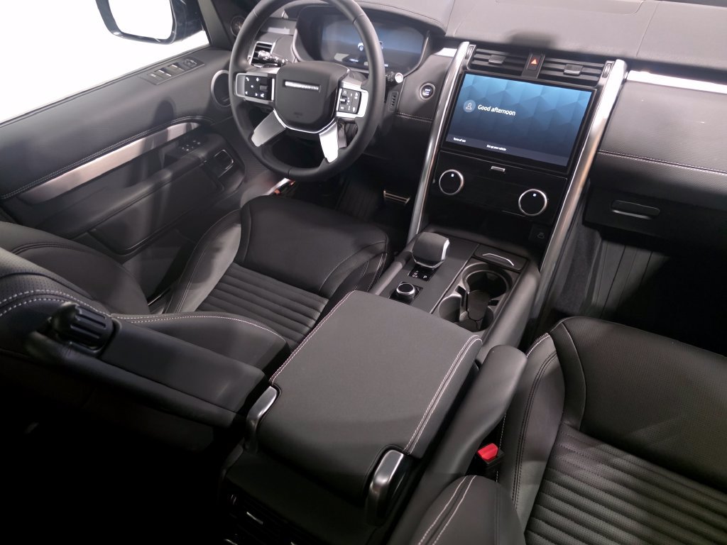 Certified 2025 Land Rover Discovery Dynamic SE AWD/4WD image 14