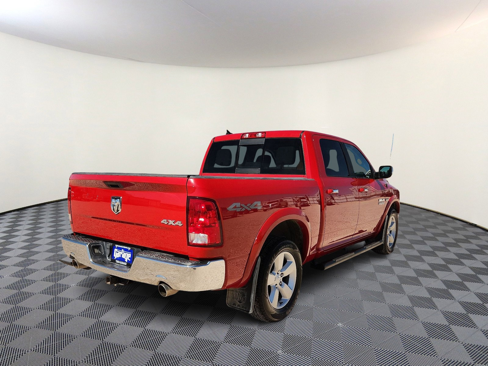 Used 2018 RAM 1500 SLT AWD/4WD image 4