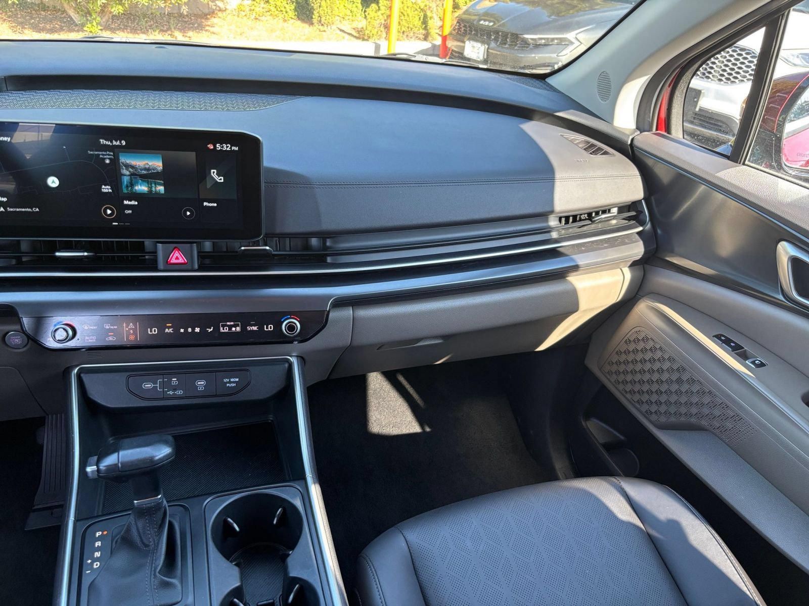 Used 2026 Kia Carnival FWD image 37