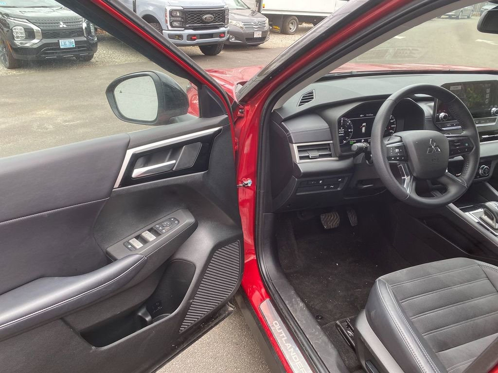 Used 2023 Mitsubishi Outlander SE image 10