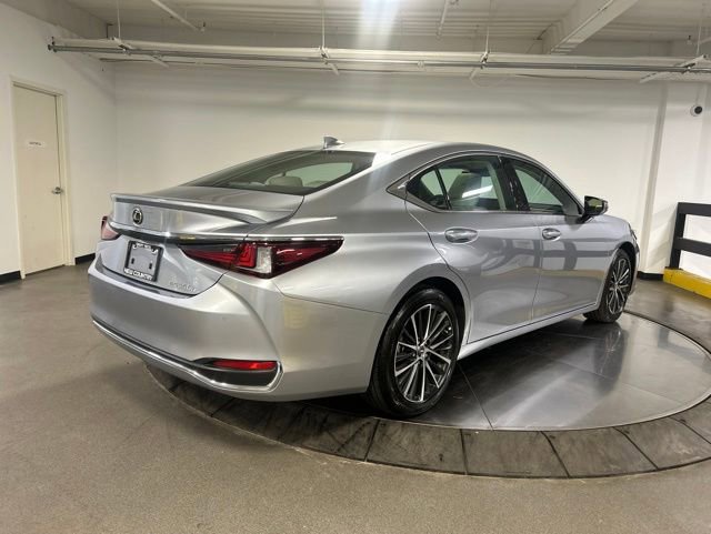 Used 2025 Lexus ES 300h w/ Premium Package FWD image 8