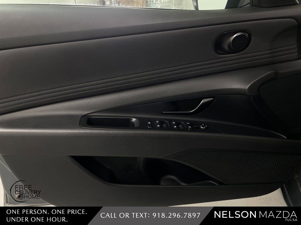 Used 2025 Hyundai Elantra Sport FWD image 18
