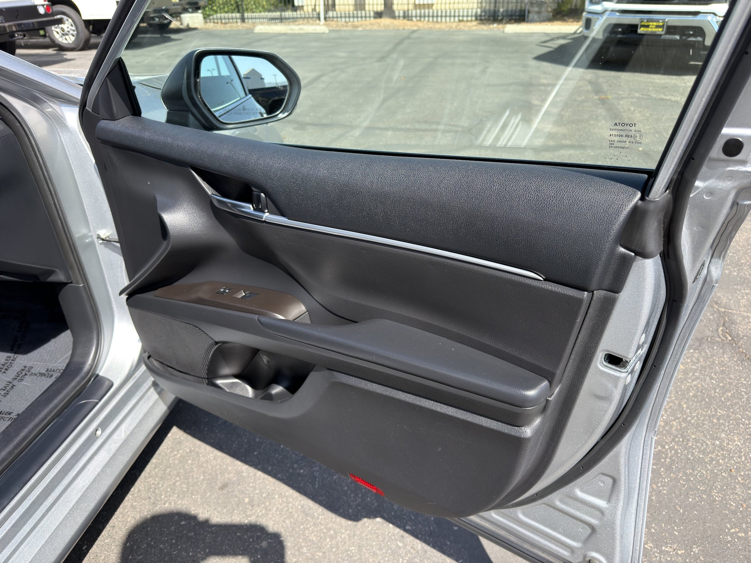 Used 2022 Toyota Camry LE w/ Convenience Package FWD image 11