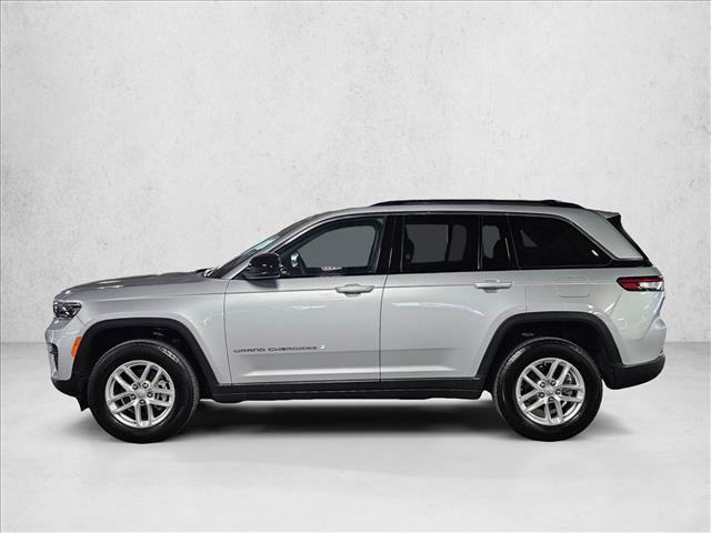 Used 2024 Jeep Grand Cherokee Laredo X RWD image 9