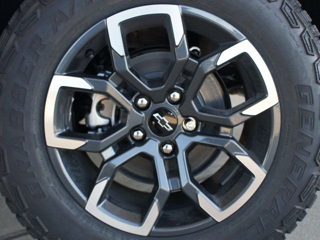 New 2026 Chevrolet Equinox ACTIV w/ Safety and Technology Package image 9