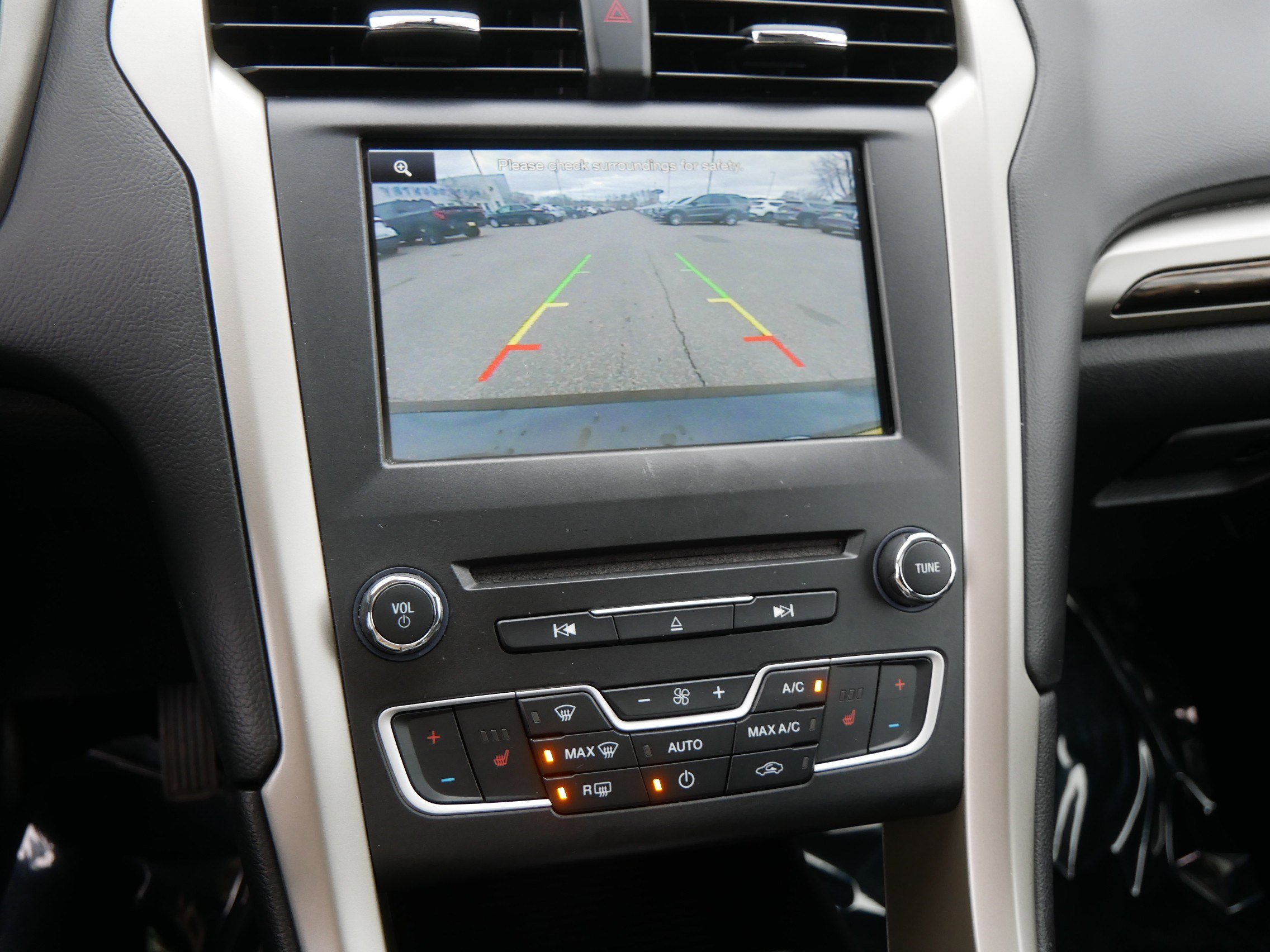 Used 2016 Ford Fusion SE w/ Equipment Group 202A image 32